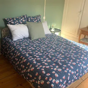 https://maison-de-ville-au-bord-de-la-riviere.fr-paris.fr